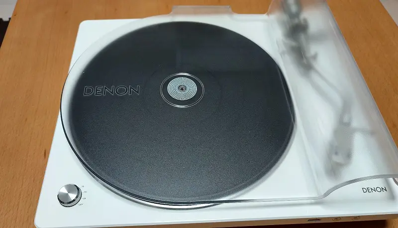 オーディオプレイヤー・コンポ　DENON レコードプレーヤー (ブラック) [DP450USBBKEM] DENON DP-450USB（ブラック） USBメモリーダイレクト録音対応